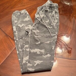 American Eagle Outfitters Gray Camouflage Joggers